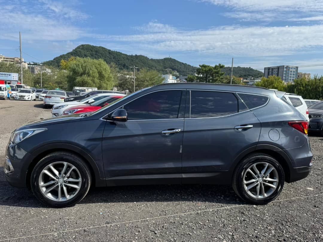2016 Hyundai Santa Fe VIN: KMHSW81UBGU665718 Lot: 400097859